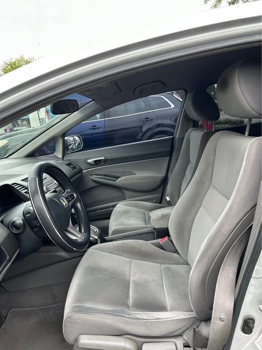 2010 Honda Civic 8th Gen - Image 6 of 8