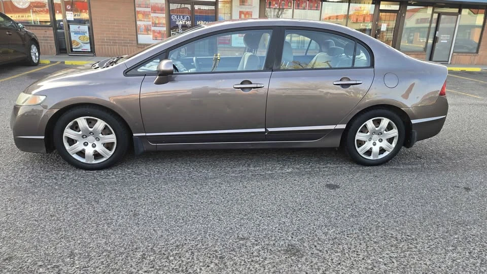 2010 Honda Civic 8th Gen - Image 9 of 19