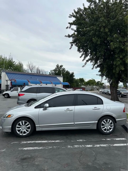 2010 Honda Civic 8th Gen - Image 3 of 8