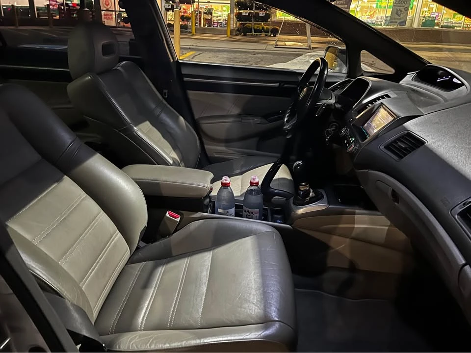 2010 Honda Civic 8th Gen - Image 8 of 11