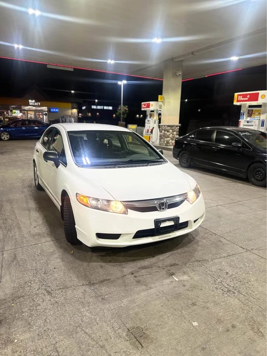 2010 Honda Civic 8th Gen - Image 3 of 8