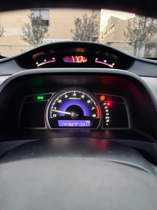 2010 Honda Civic 8th Gen - Image 9 of 11