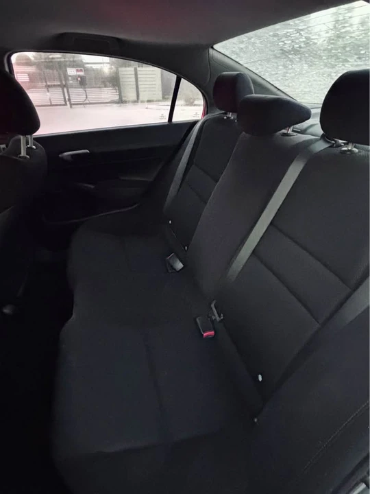 2010 Honda Civic 8th Gen - Image 6 of 11