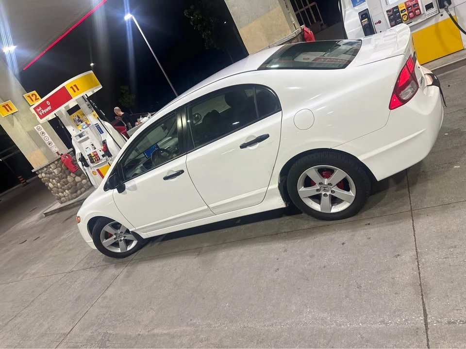 2010 Honda Civic 8th Gen - Image 6 of 8