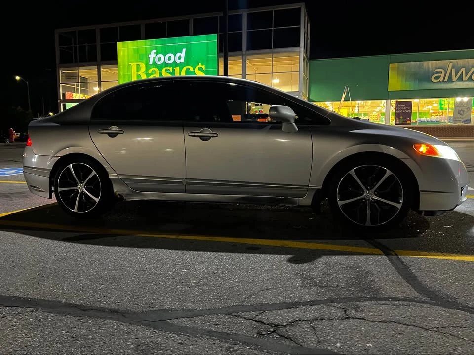 2010 Honda Civic 8th Gen - Image 3 of 11