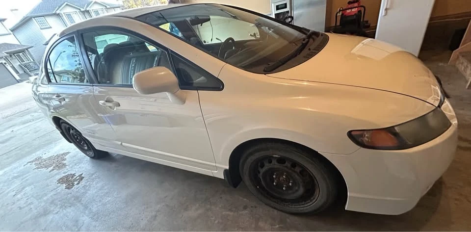 2010 Honda Civic 8th Gen - Image 3 of 4