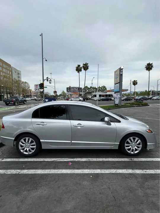 2010 Honda Civic 8th Gen - Image 4 of 8