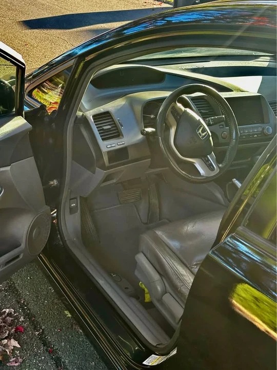 2010 Honda Civic 8th Gen - Image 9 of 20