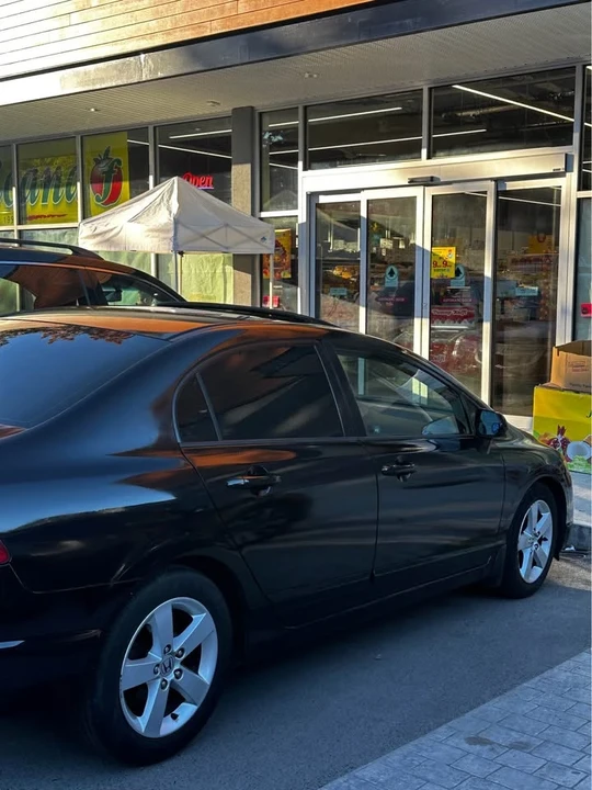 2010 Honda Civic 8th Gen - Image 2 of 20
