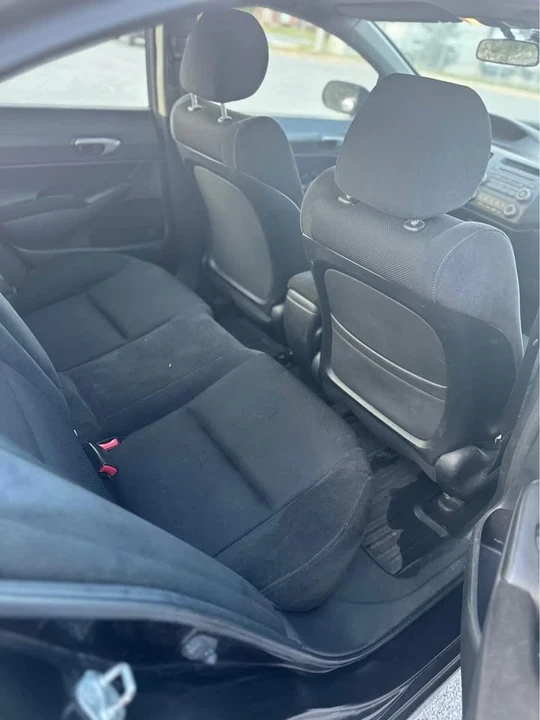 2010 Honda Civic 8th Gen - Image 7 of 12