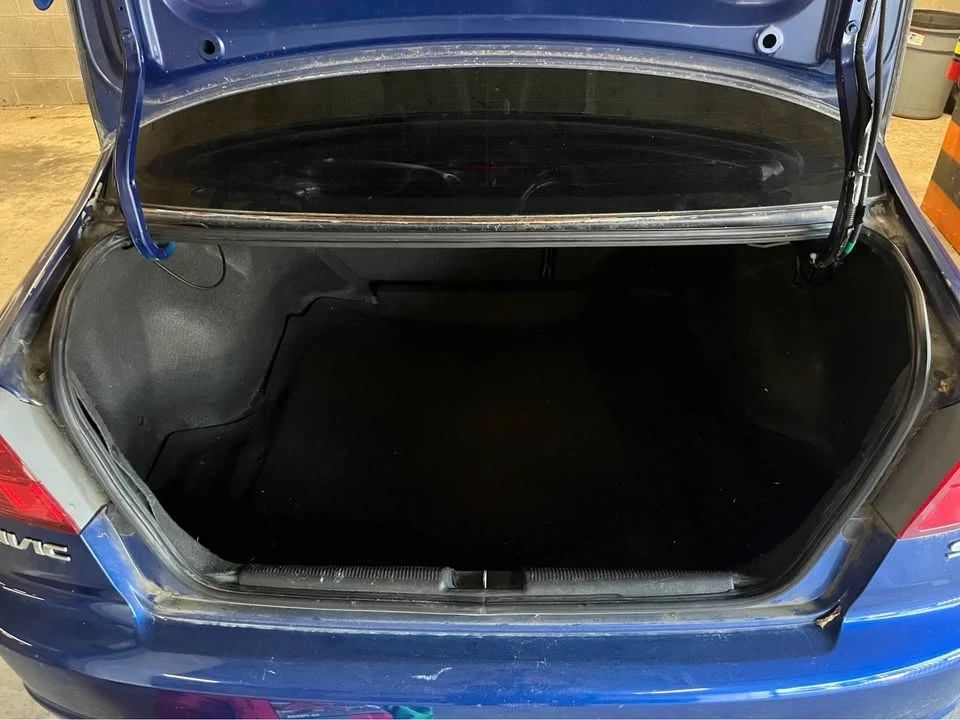 2010 Honda Civic 8th Gen - Image 2 of 10