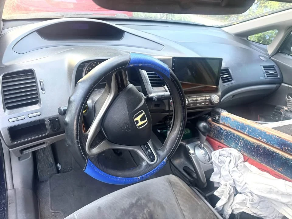 2010 Honda Civic 8th Gen - Image 2 of 5