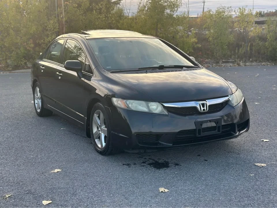 2010 Honda Civic 8th Gen - Image 2 of 12