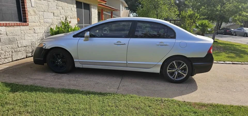 2010 Honda Civic 8th Gen - Image 2 of 6