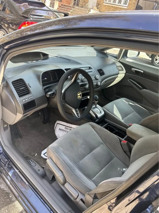 2010 Honda Civic 8th Gen - Image 5 of 6