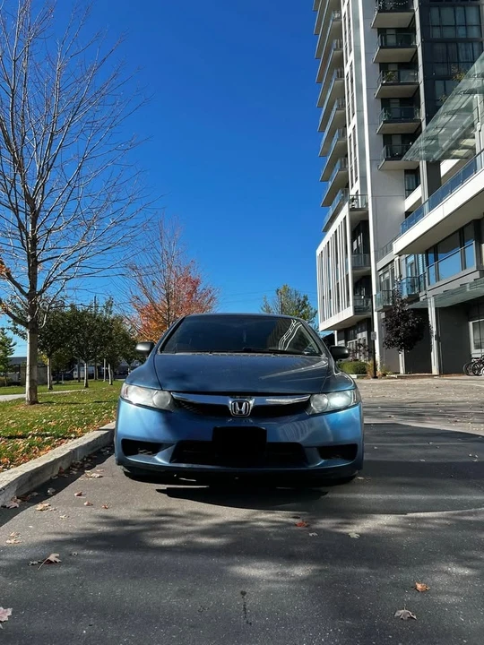 2010 Honda Civic 8th Gen - Image 2 of 8