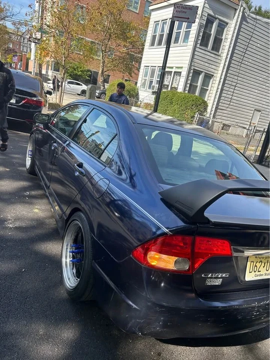 2010 Honda Civic 8th Gen - Image 2 of 6