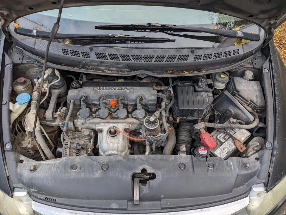 2010 Honda Civic 8th Gen - Image 2 of 9