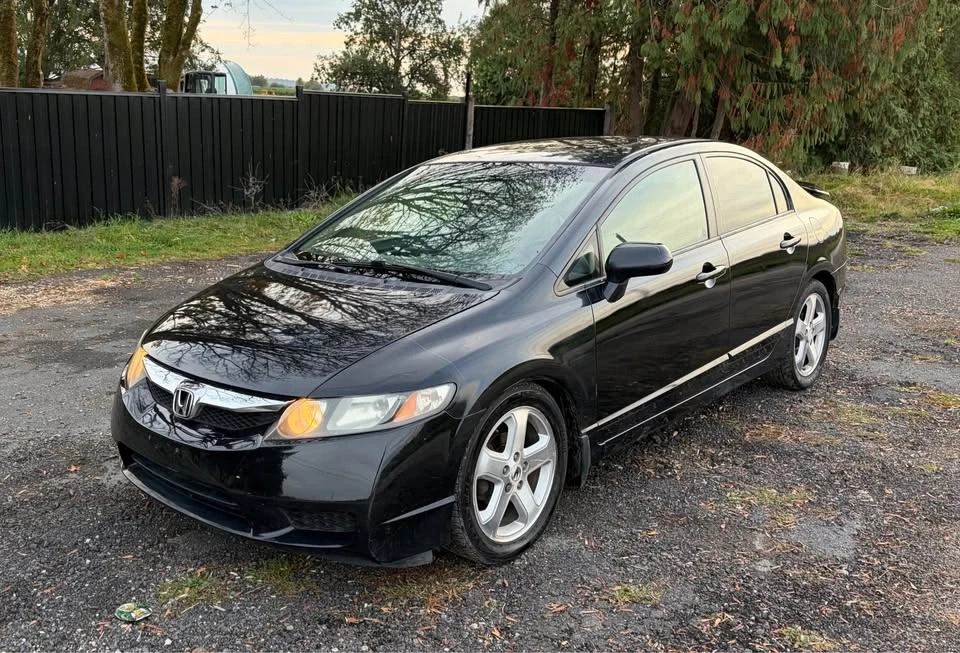 2010 Honda Civic 8th Gen - Image 3 of 15