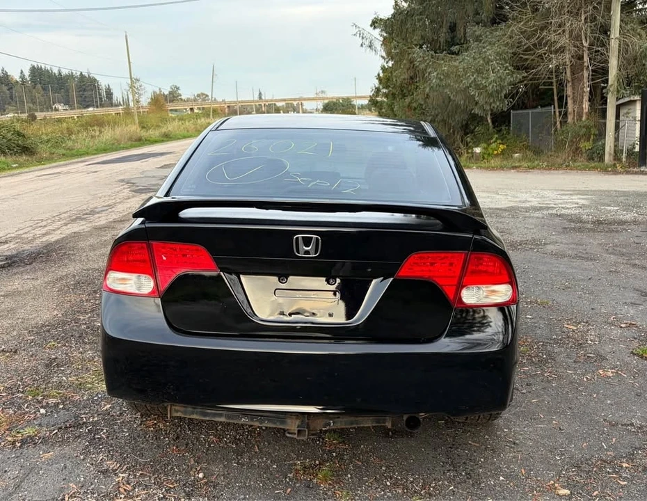 2010 Honda Civic 8th Gen - Image 5 of 15