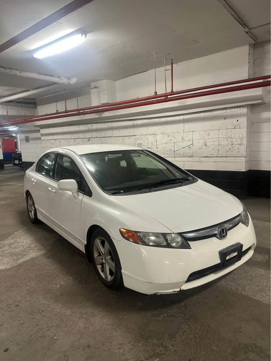 2010 Honda Civic 8th Gen - Image 2 of 9