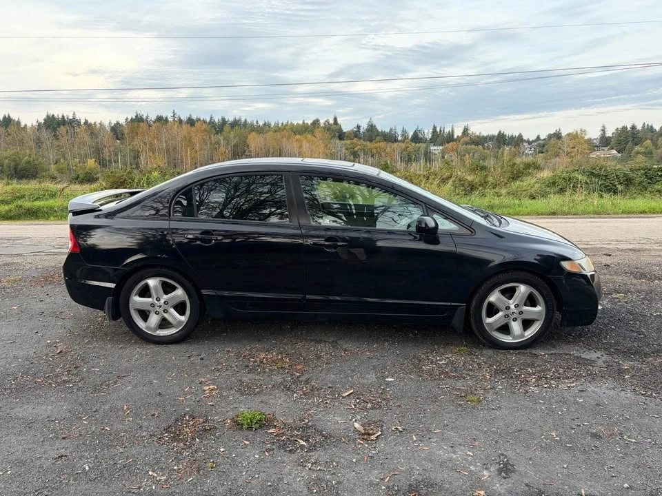 2010 Honda Civic 8th Gen - Image 7 of 15