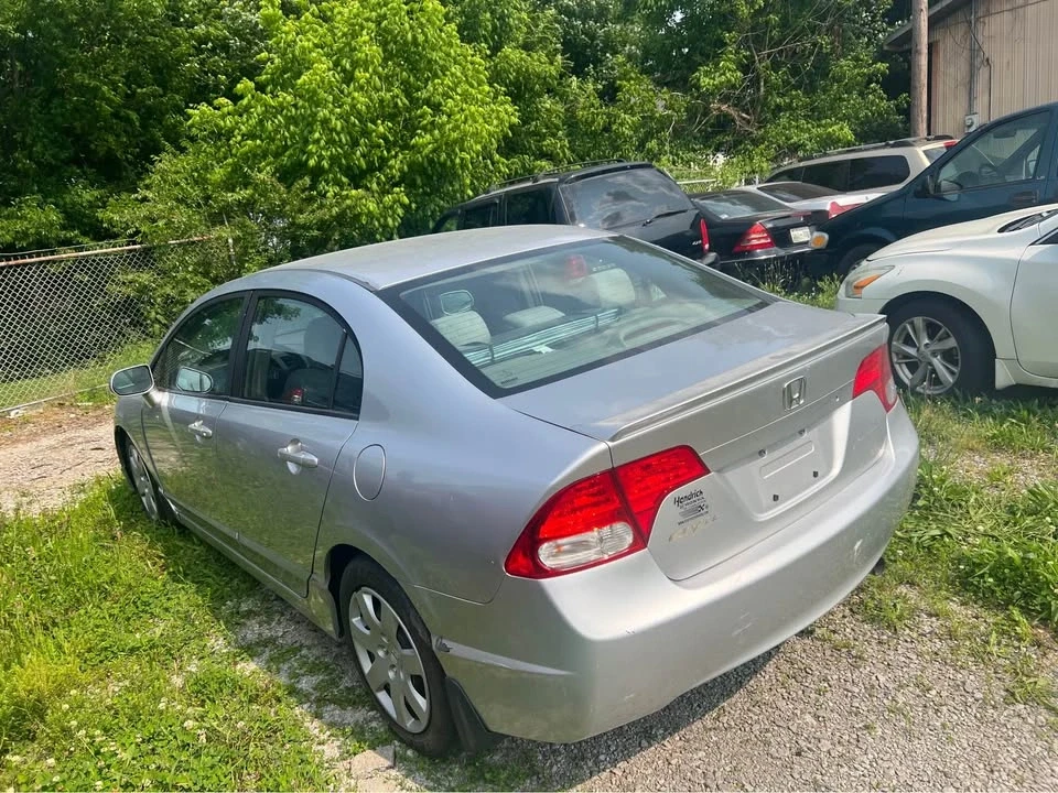 2010 Honda Civic 8th Gen - Image 5 of 6