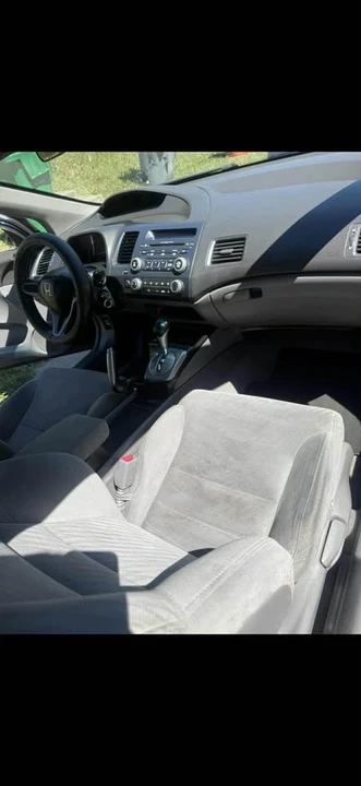 2010 Honda Civic 8th Gen - Image 2 of 2