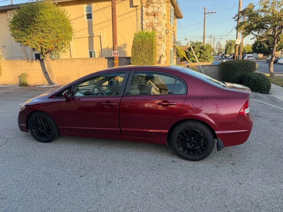 2010 Honda Civic 8th Gen - Image 2 of 5