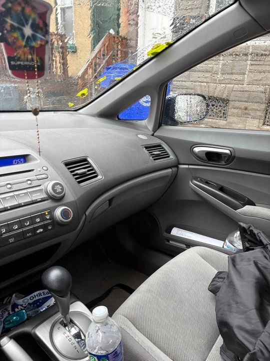 2010 Honda Civic 8th Gen - Image 3 of 5