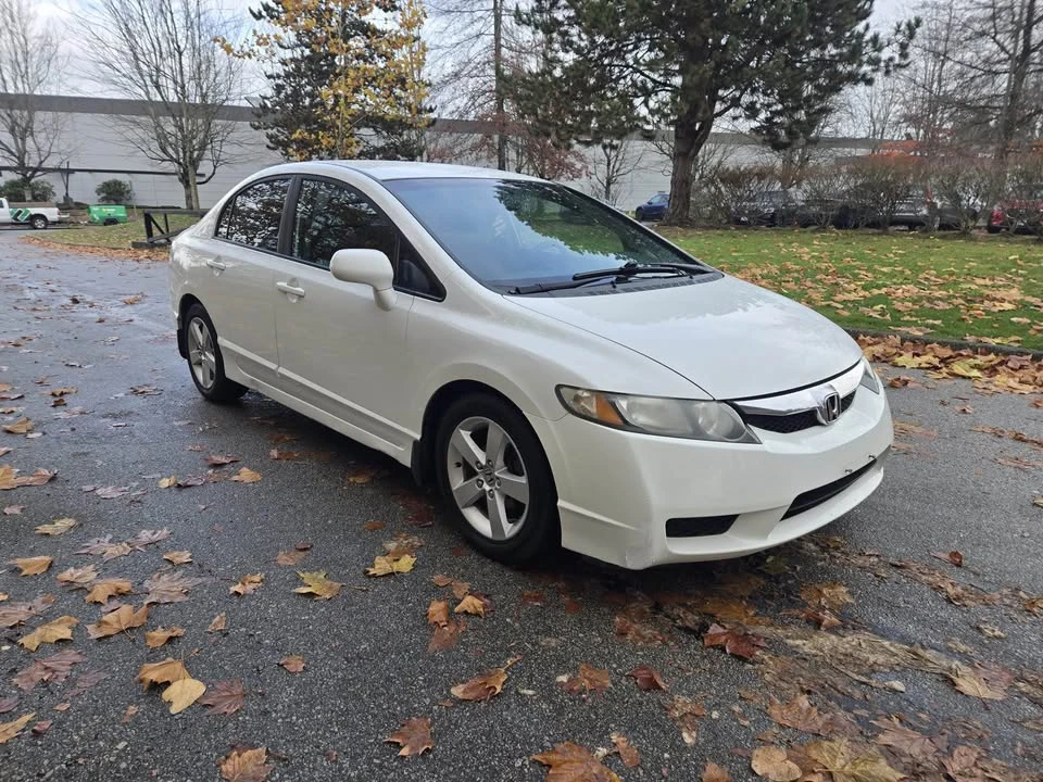 2010 Honda Civic 8th Gen - Image 5 of 12
