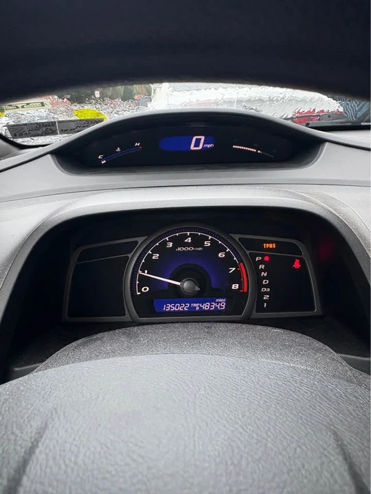 2010 Honda Civic 8th Gen - Image 2 of 5