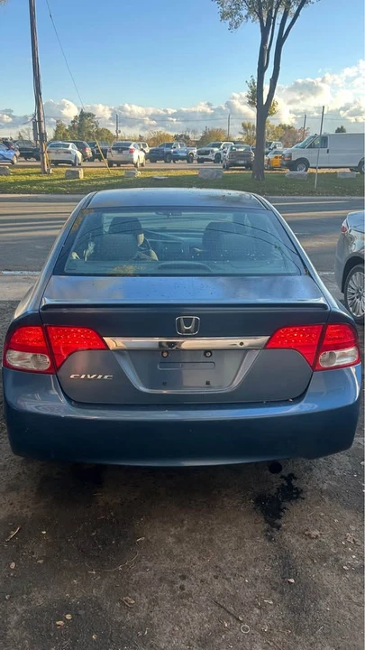 2010 Honda Civic 8th Gen - Image 2 of 11