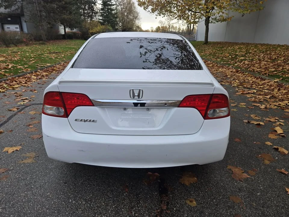 2010 Honda Civic 8th Gen - Image 2 of 12