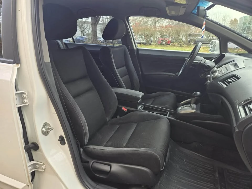 2010 Honda Civic 8th Gen - Image 8 of 12