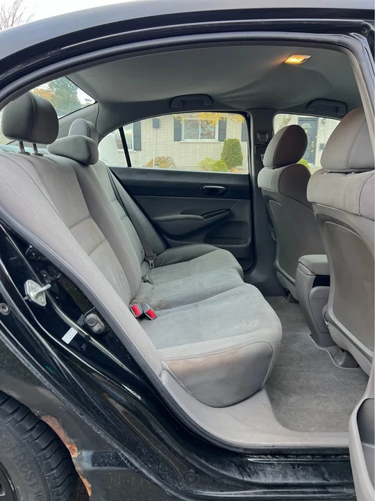 2010 Honda Civic 8th Gen - Image 13 of 18