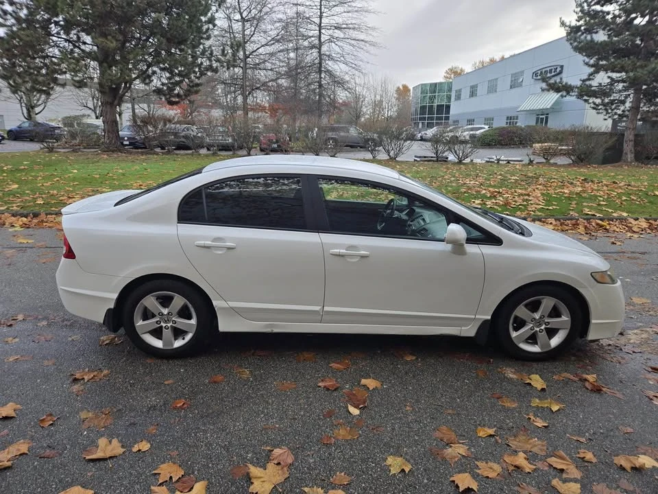 2010 Honda Civic 8th Gen - Image 4 of 12