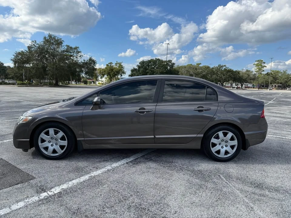 2010 Honda Civic 8th Gen - Image 2 of 14