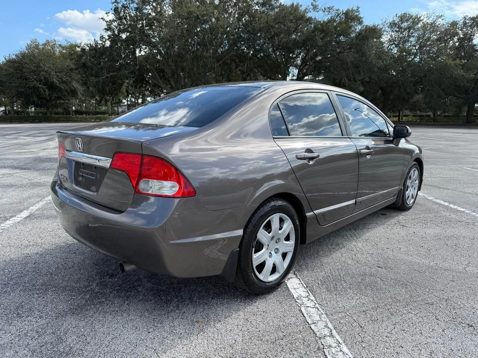 2010 Honda Civic 8th Gen - Image 5 of 14