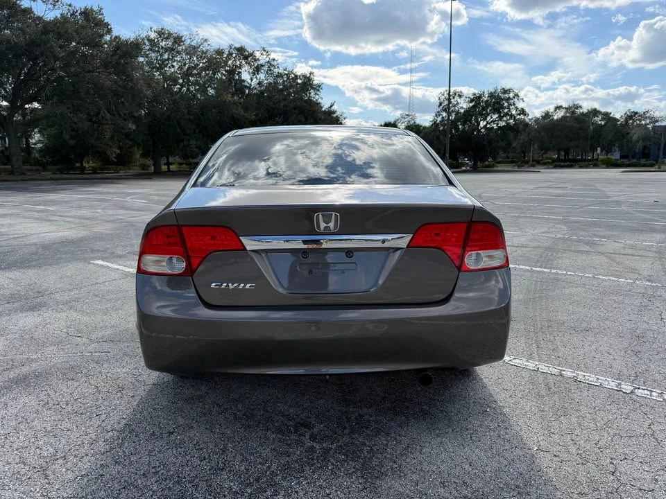 2010 Honda Civic 8th Gen - Image 4 of 14