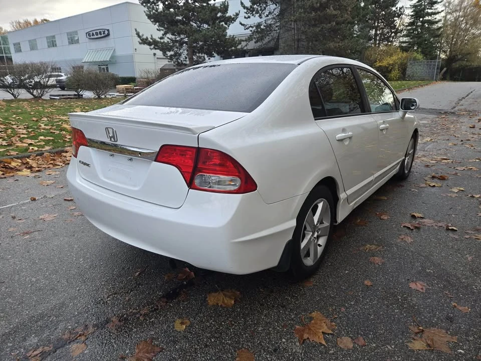 2010 Honda Civic 8th Gen - Image 3 of 12