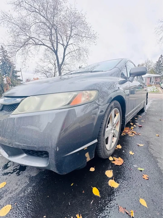 2010 Honda Civic 8th Gen - Image 2 of 10