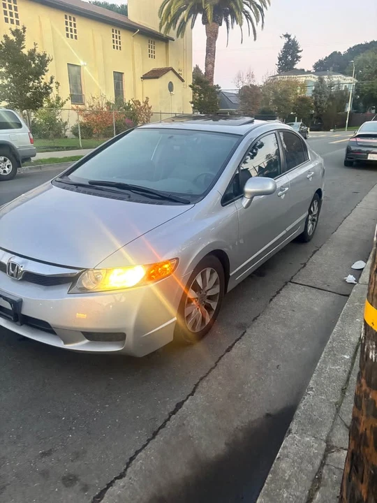 2010 Honda Civic 8th Gen - Image 3 of 5