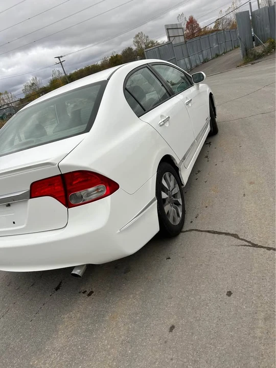 2010 Honda Civic 8th Gen - Image 3 of 17
