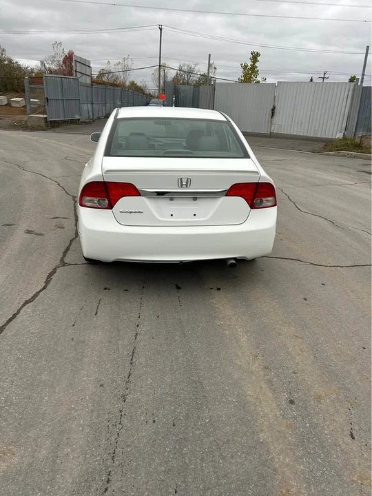 2010 Honda Civic 8th Gen - Image 4 of 17