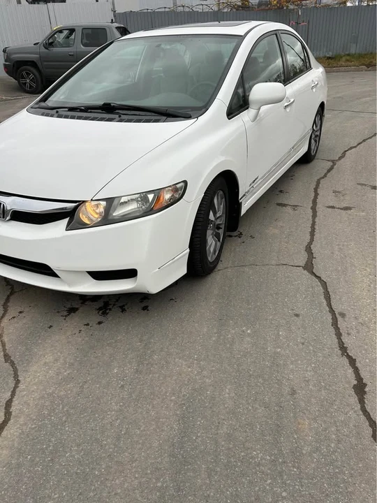 2010 Honda Civic 8th Gen - Image 2 of 17