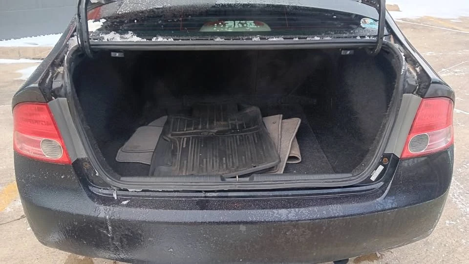 2010 Honda Civic 8th Gen - Image 2 of 20