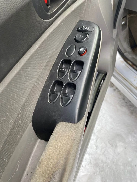 2010 Honda Civic 8th Gen - Image 6 of 10