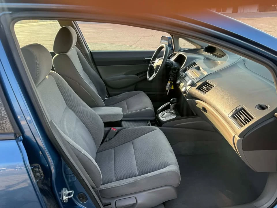 2010 Honda Civic 8th Gen - Image 12 of 17