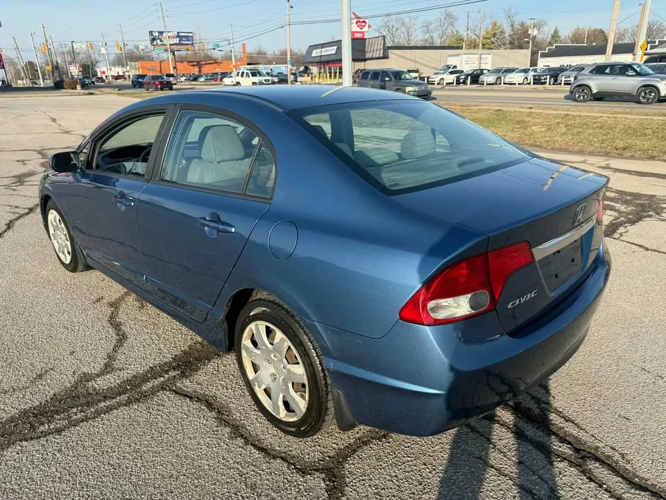 2010 Honda Civic 8th Gen - Image 8 of 17